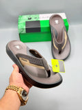 Kuairen Brown Mocha Comfort Slides – hand held view