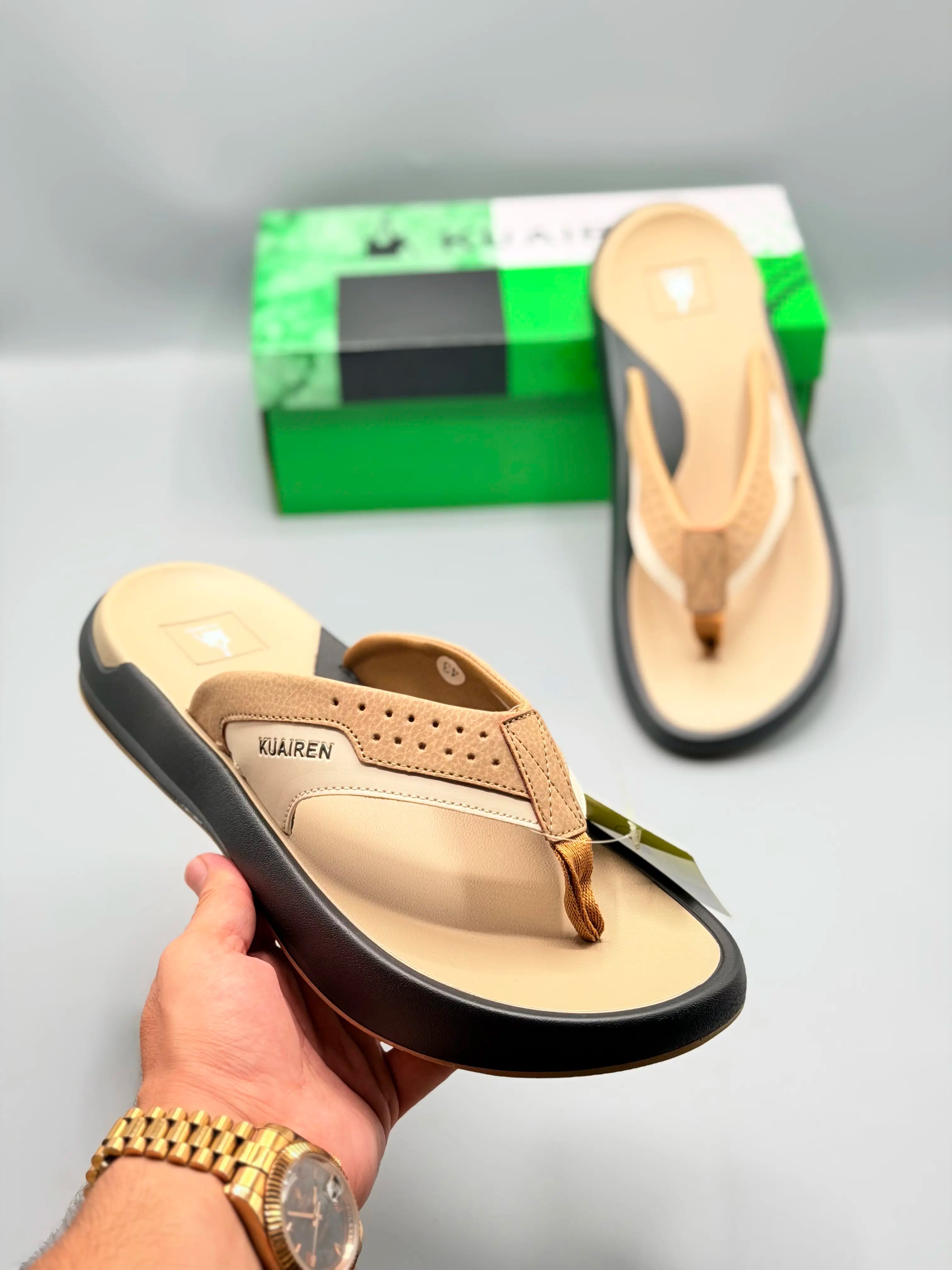 Kuairen Beige Cream Comfort Slides – hand held view