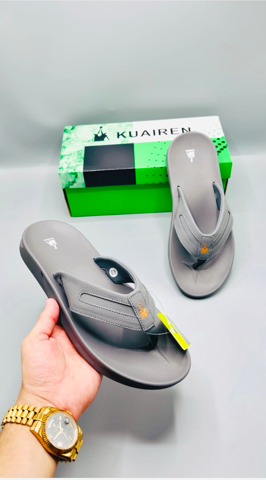 Kuairen Steel Grey Classic Slides – hand held view