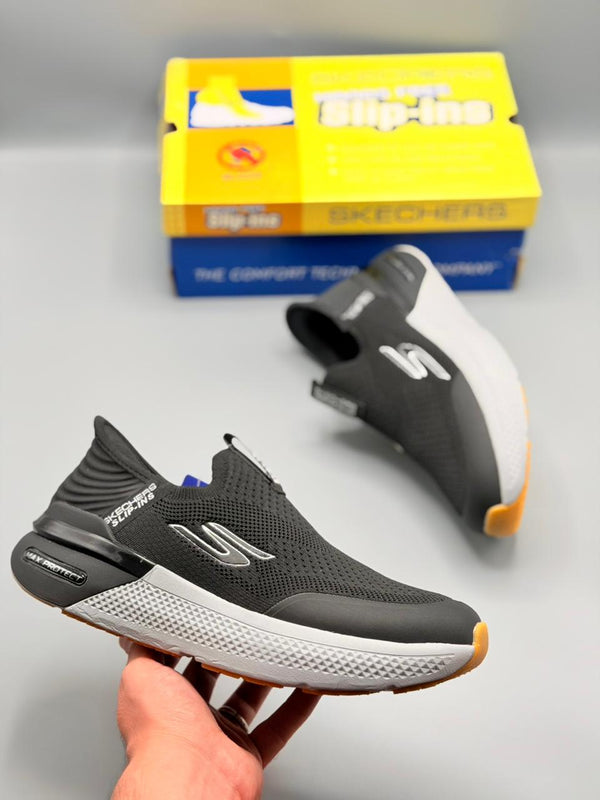 Skechers Go RUN Elevate 2.0 Slip-Ins Black Running & Walking Shoes